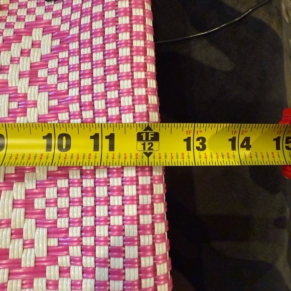 Artesanal Pink and White Woven Tote Bag - Picture 10 of 11